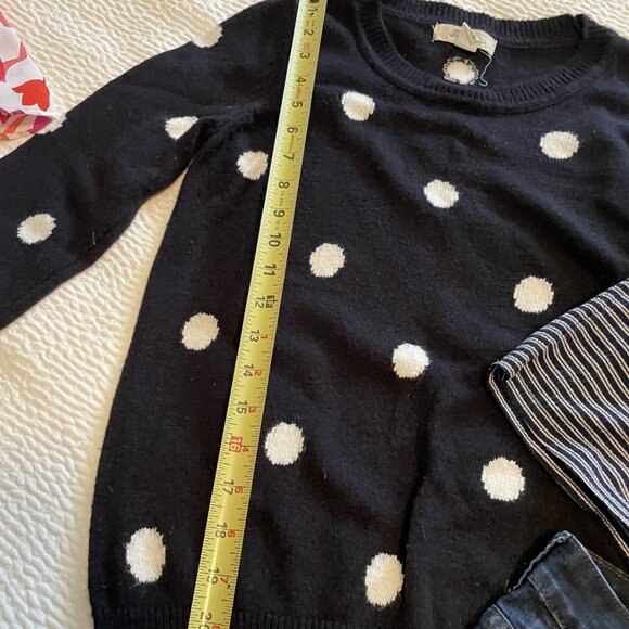 CK size 6 jeans with fringe bottom. Black thin sweater, preloved, size 6 jeans, - Picture 7 of 11